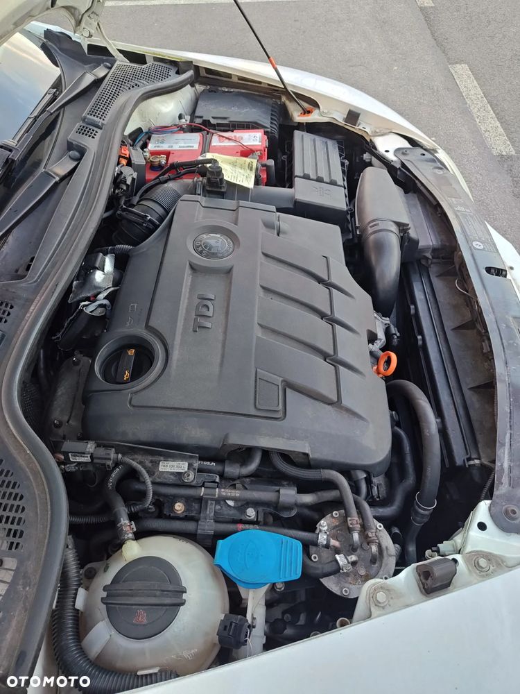 Skoda Octavia 2.0 TDI CR DPF RS - 38