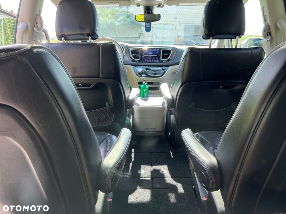 Chrysler Pacifica - 17