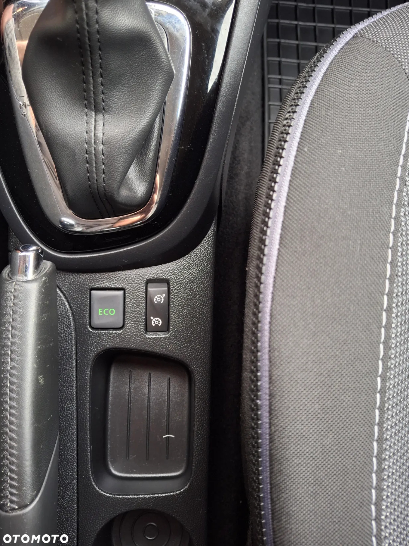 Renault Captur 1.2 Energy TCe Initiale Paris EDC - 25