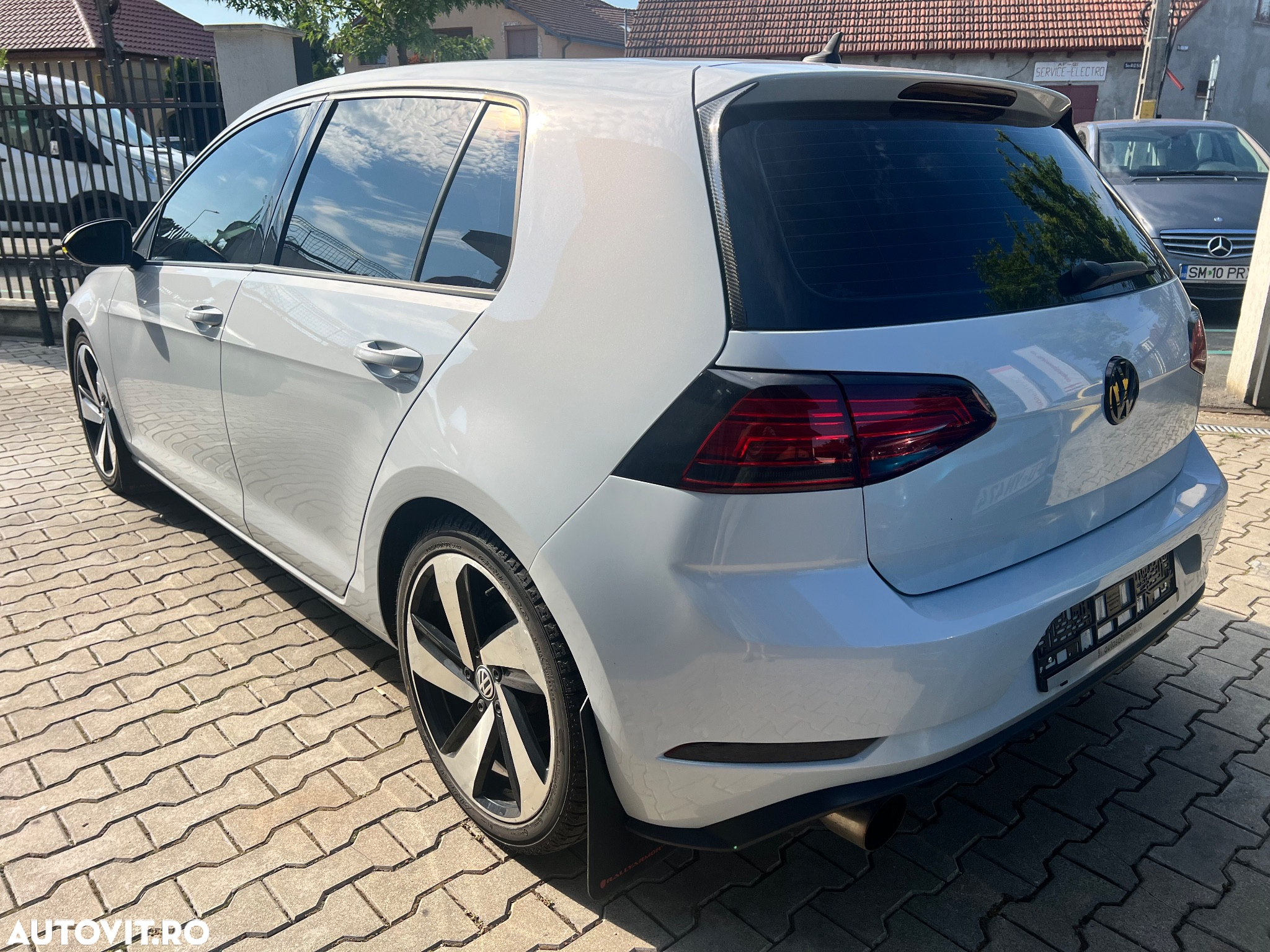 Volkswagen Golf - 3