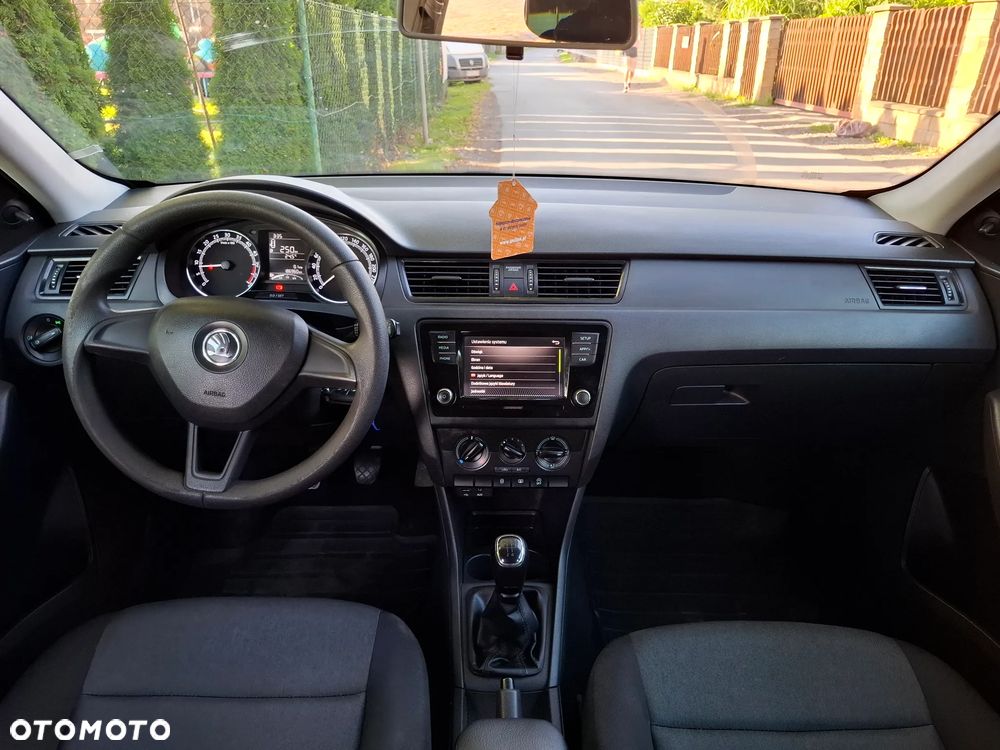 Skoda RAPID - 12