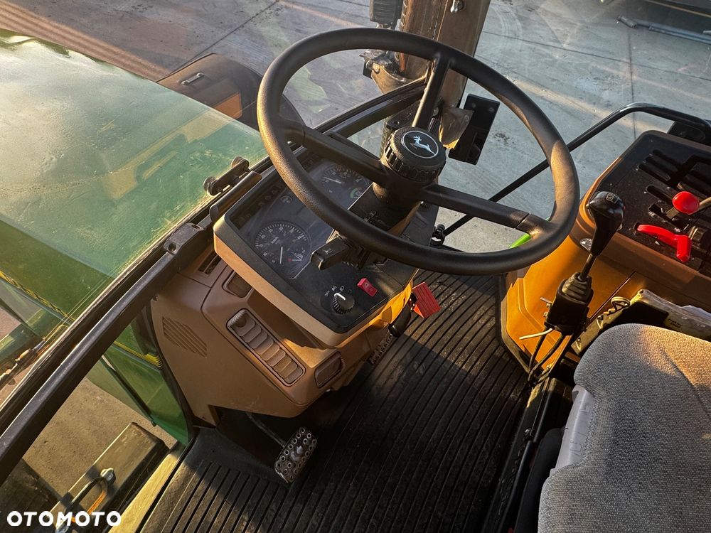 John Deere 6800 - 12