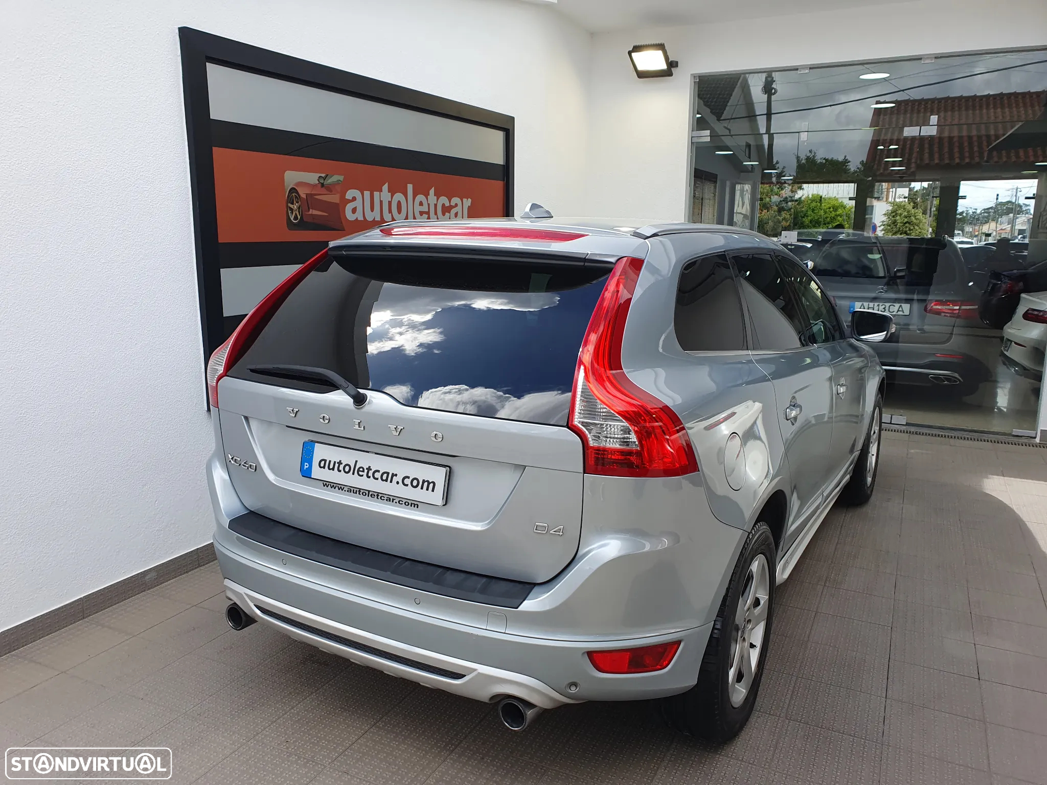Volvo XC 60 2.0 D4 R-Design - 5