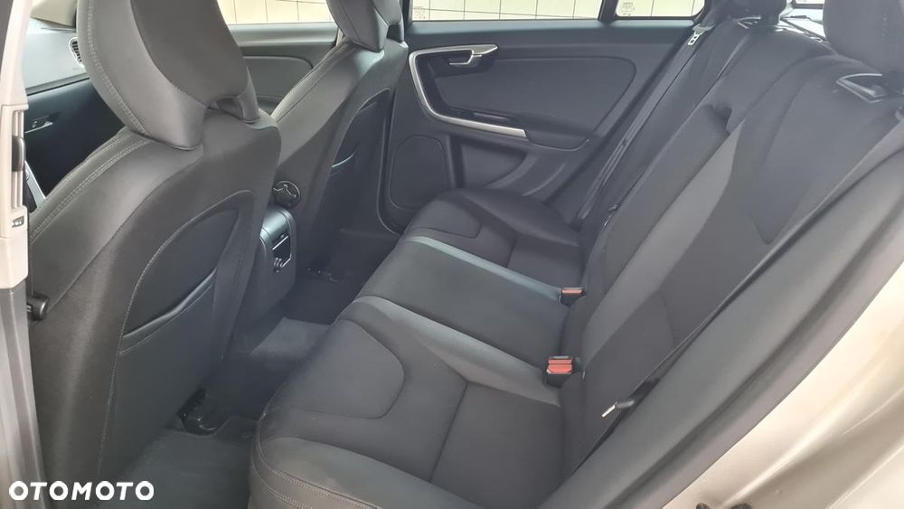 Volvo V60 D5 AWD Geartronic Momentum - 10