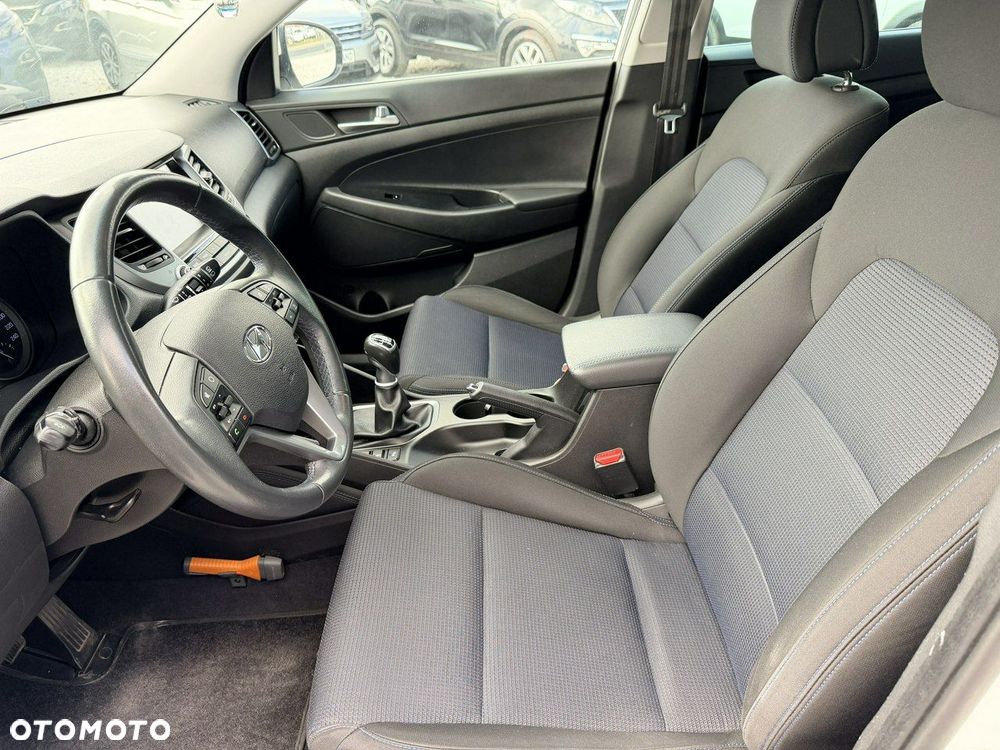 Hyundai Tucson blue 1.7 CRDi 2WD Style - 26