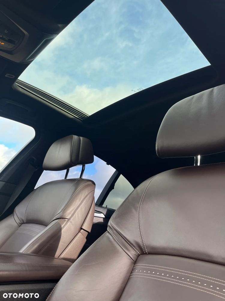 BMW Seria 5 550i xDrive Luxury Line - 23