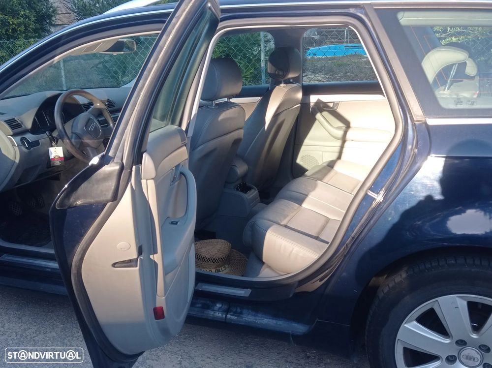 Audi A4 Avant 2.0 TDI - 10