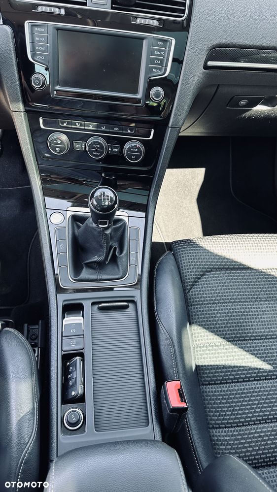 Volkswagen Golf Variant 2.0 TDI SCR Highline - 12