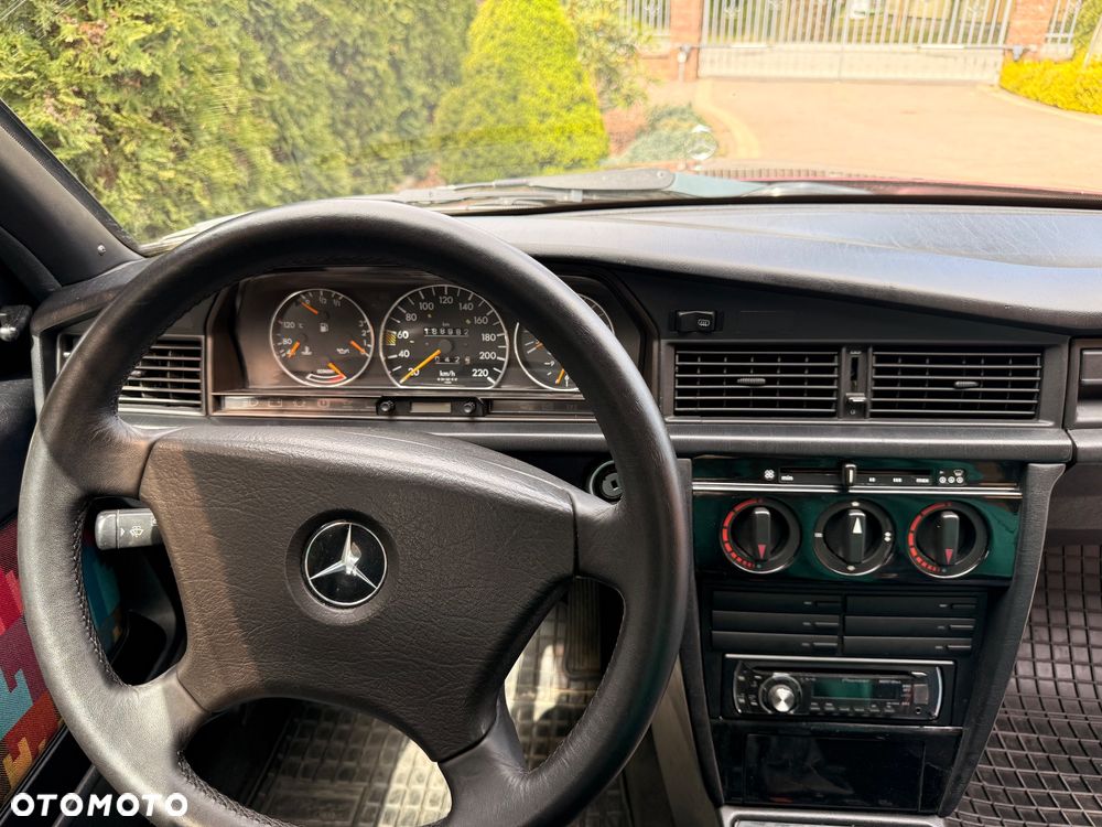 Mercedes-Benz W201 (190) - 23
