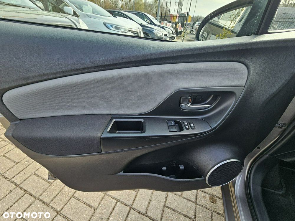 Toyota Yaris Hybrid 100 Business Edition - 37