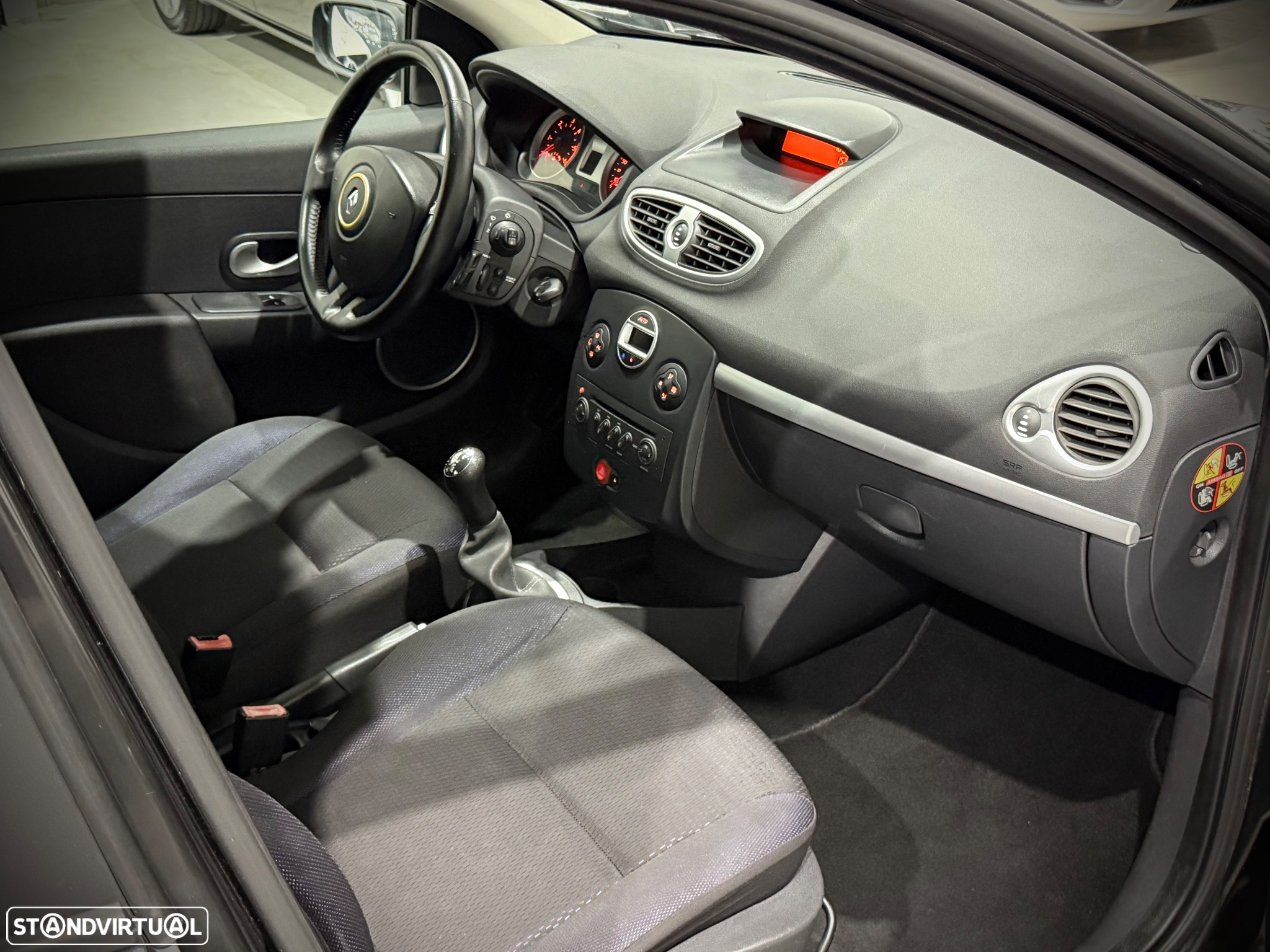 Renault Clio 1.5 dCi Dynamique S - 9