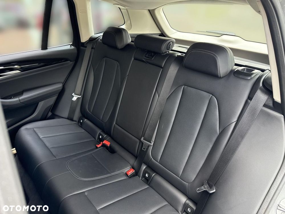 BMW X3 xDrive20i mHEV - 17