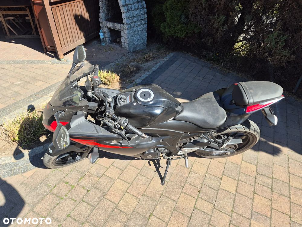 Suzuki GSX - 2