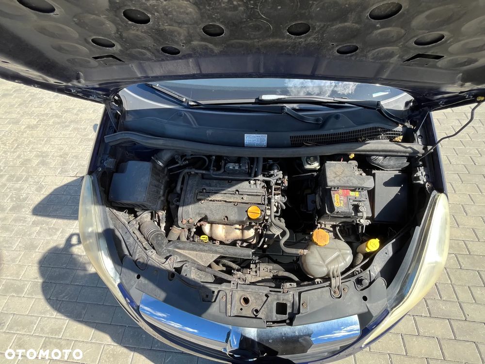 Opel Corsa 1.2 16V Cosmo - 26