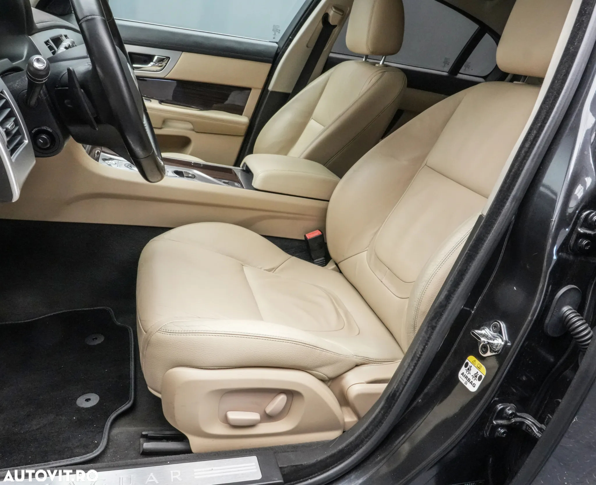 Jaguar XF 2.2D Premium Luxury - 13