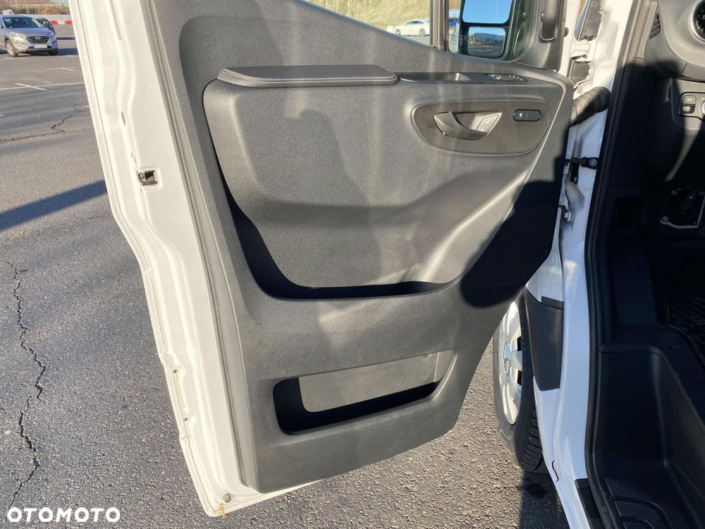 Mercedes-Benz eSprinter - 11