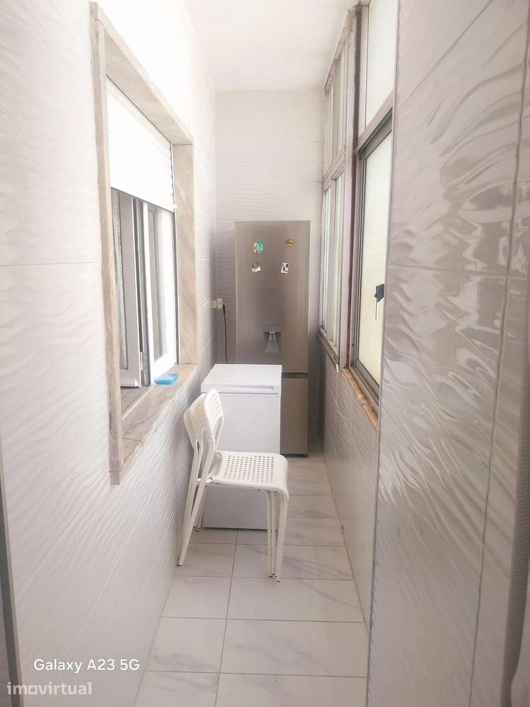 Apartamento T3 com varanda em Amora, Seixal - Grande imagem: 2/21