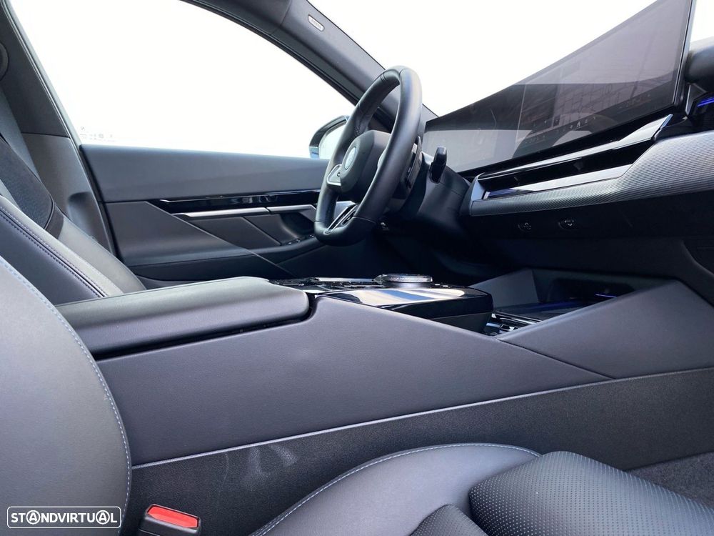 BMW 530 e Pack Desportivo M - 16