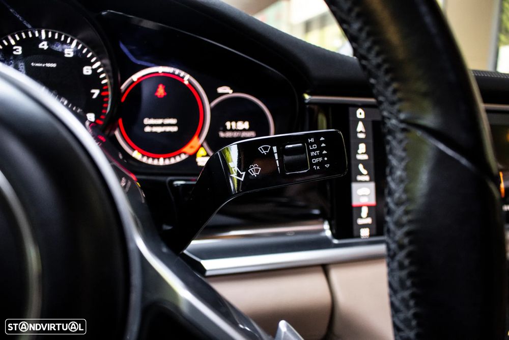 Porsche Panamera 4 E-Hybrid - 17