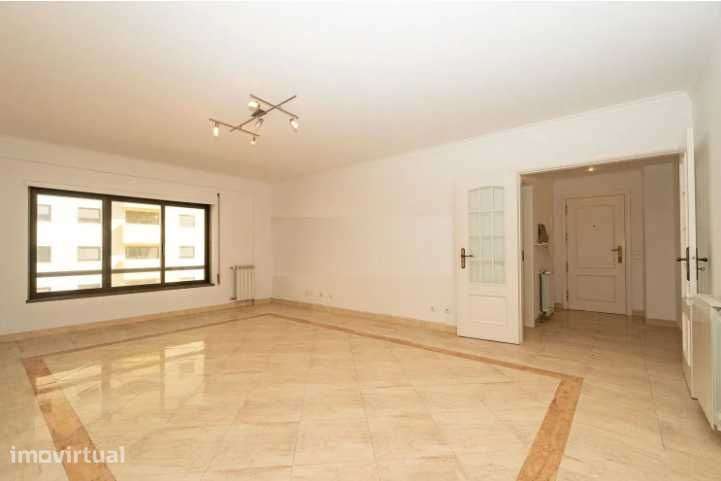 T3 Odivelas com parqueamento - Grande imagem: 2/6