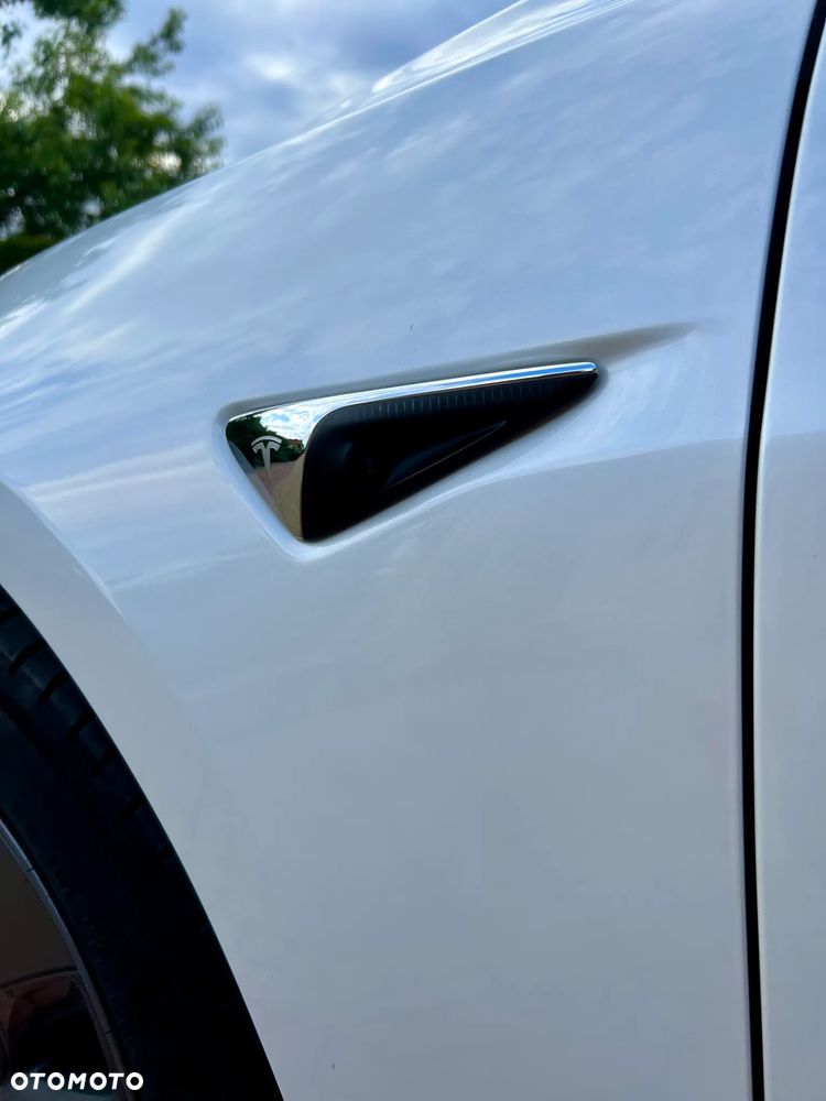 Tesla Model 3 - 35