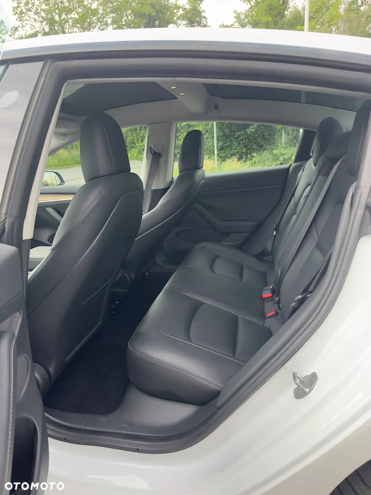 Tesla Model 3 - 12