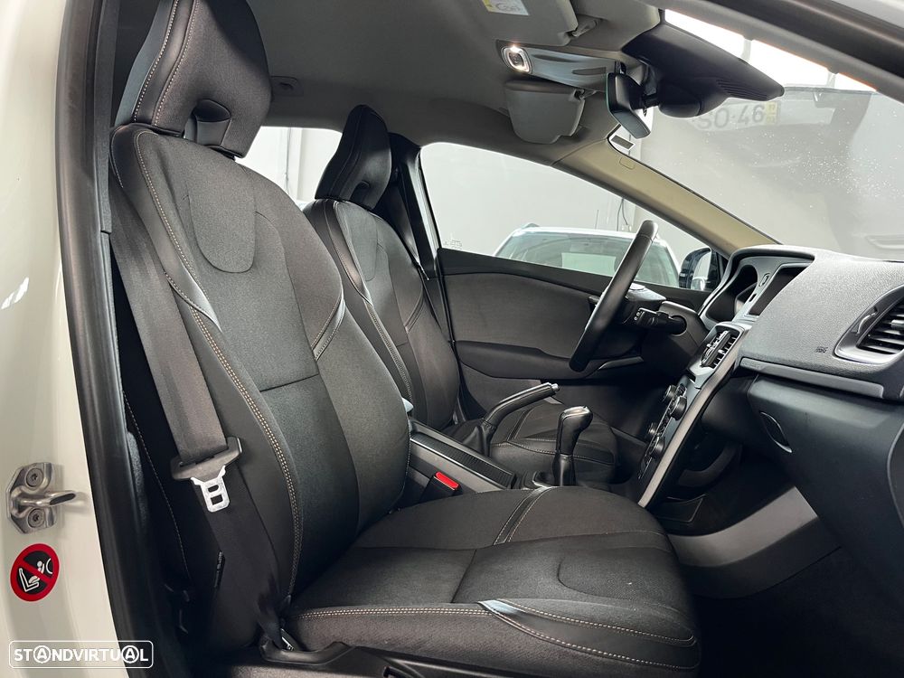 Volvo V40 Cross Country 2.0 D2 Momentum - 8