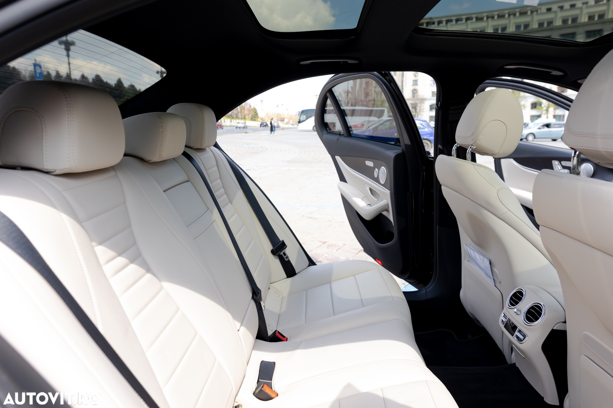 Mercedes-Benz E 300 9G-TRONIC AMG Line - 26