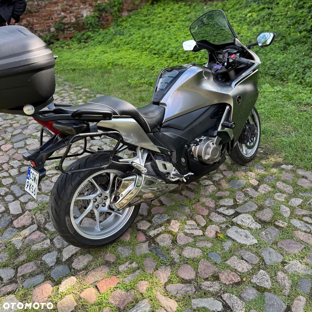 Honda VFR - 3
