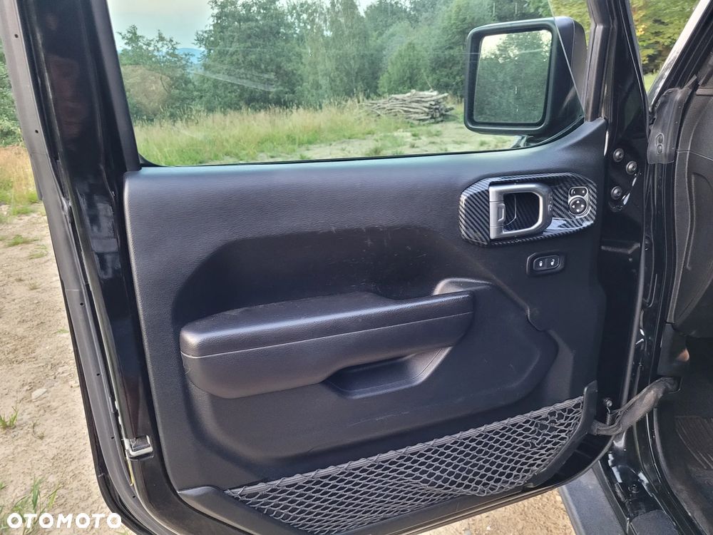 Jeep Wrangler - 24
