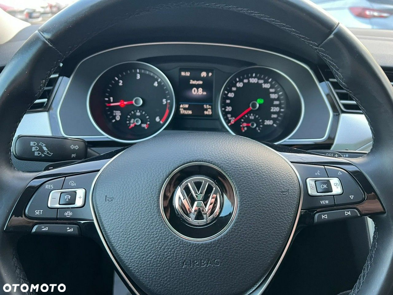Volkswagen Passat - 26