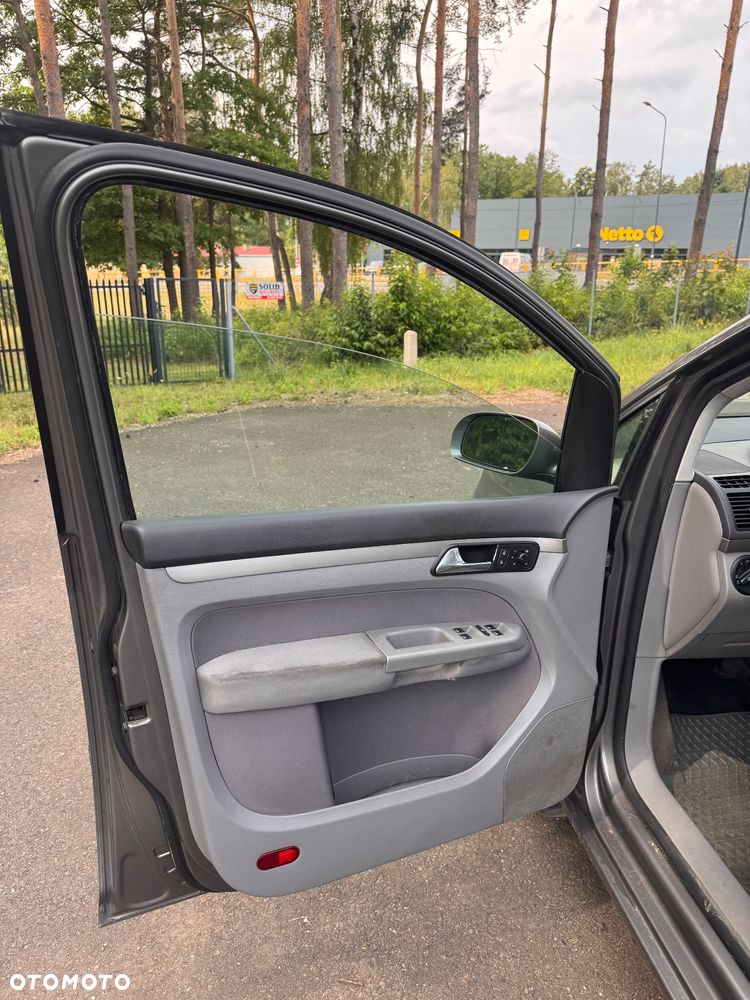 Volkswagen Touran 1.4 TSI Highline DSG - 14