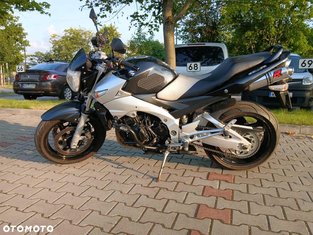 Suzuki GSR - 2