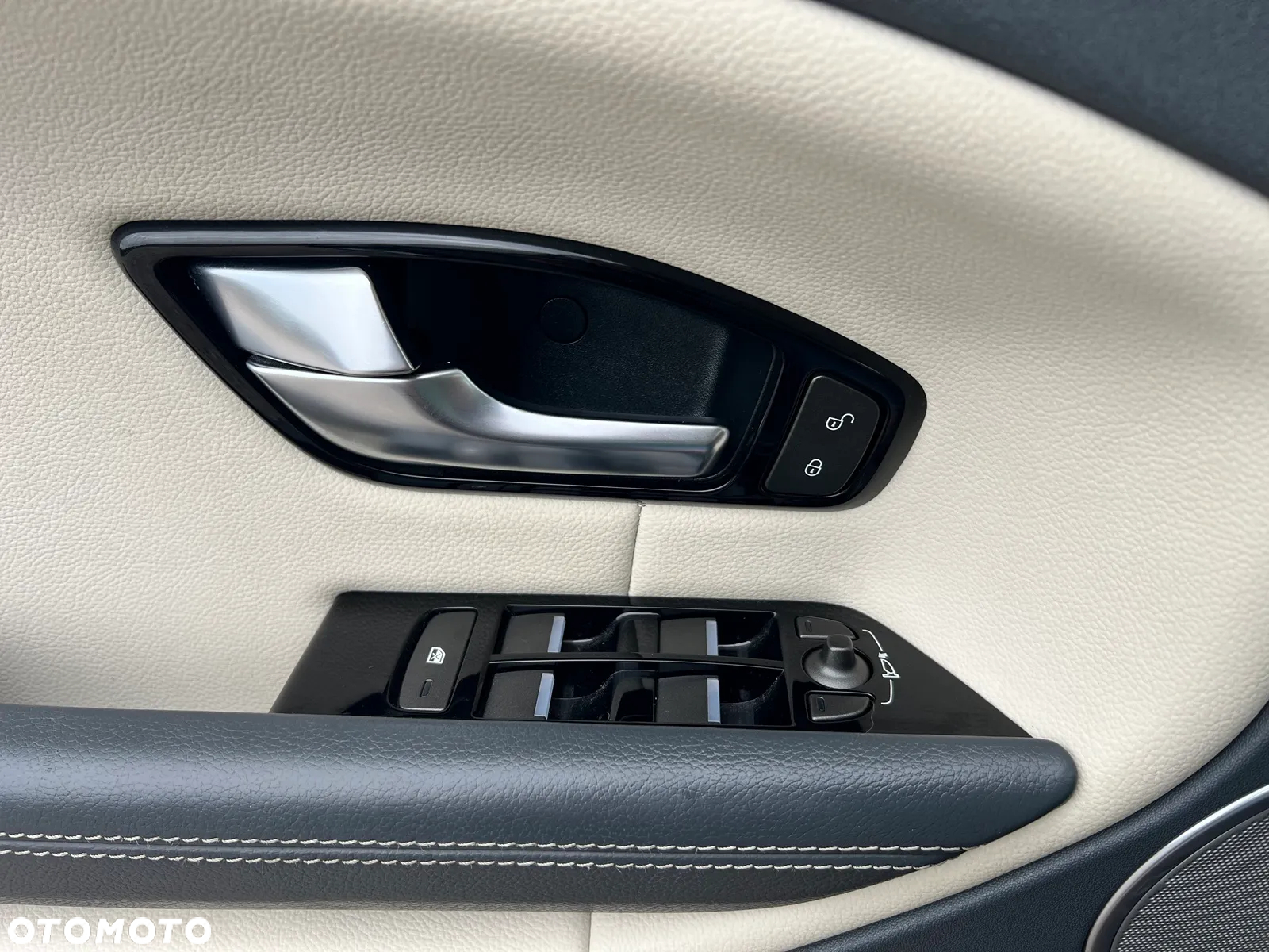 Land Rover Range Rover Evoque - 32