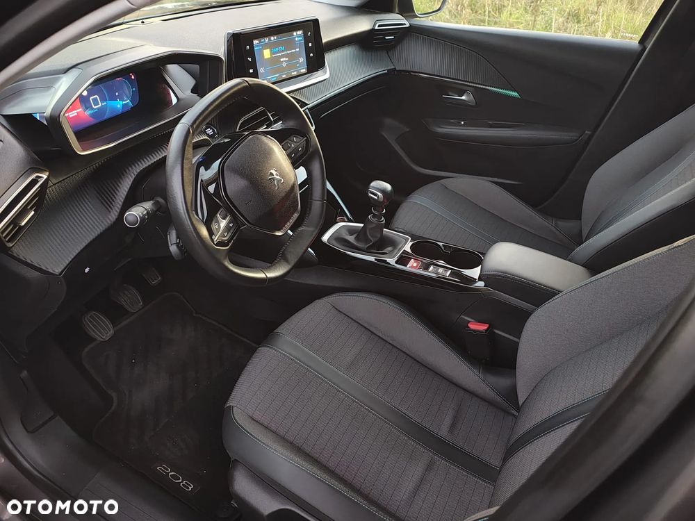 Peugeot 208 - 6