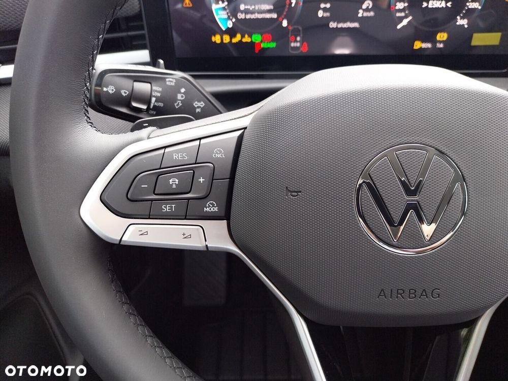 Volkswagen T-Roc - 12