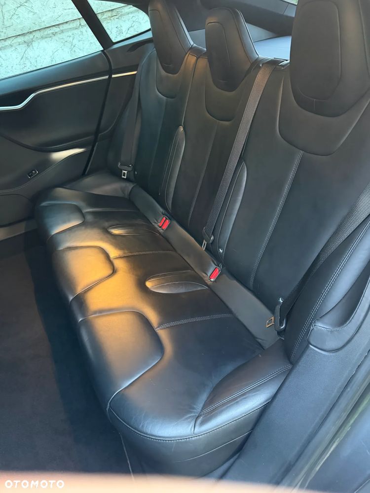 Tesla Model S 85 D - 17