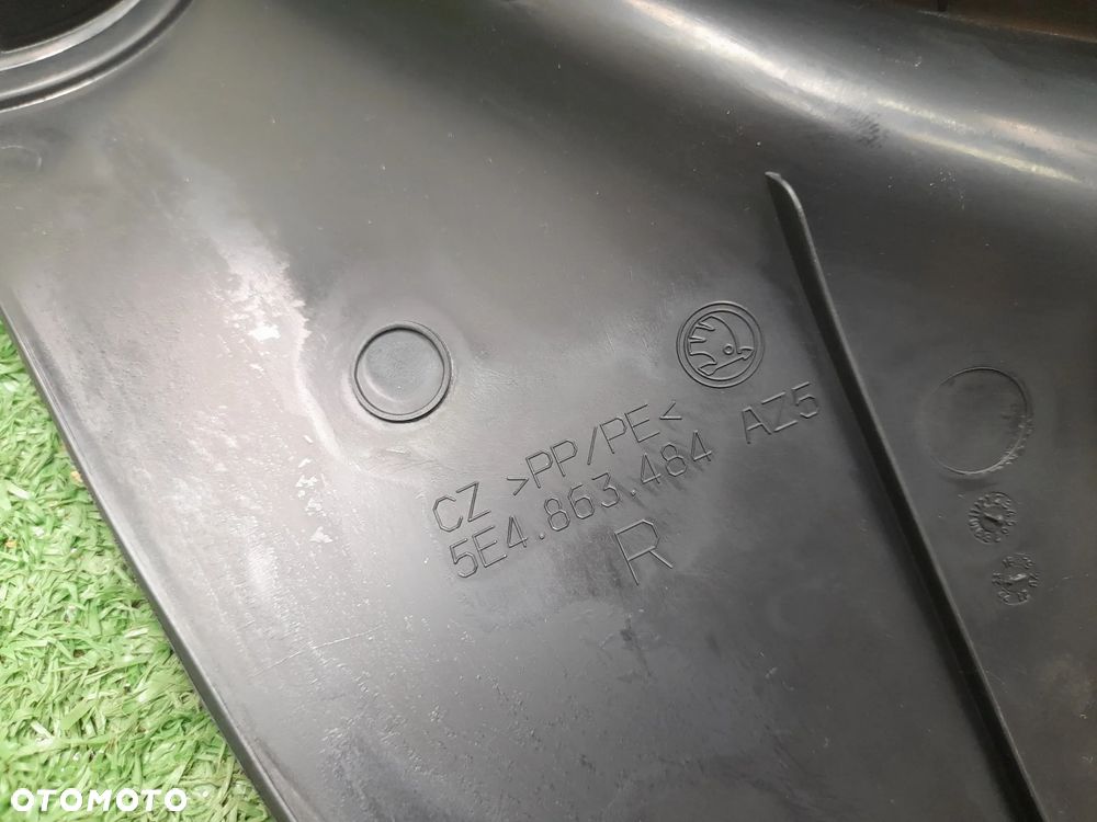 SKODA OCTAVIA IV OSŁONA SLUPKA  5E6867765 5E4863484 5E4863483 5E3867282 5E3867281 5E3853371 5E3853372 - 4