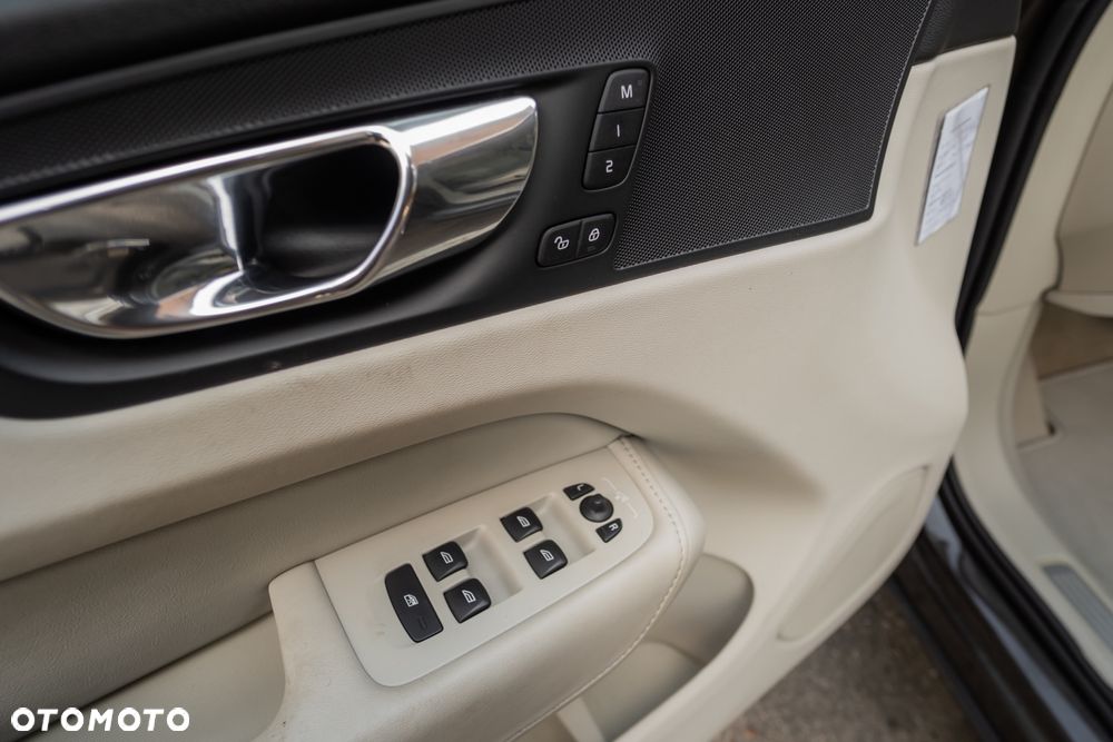 Volvo XC 60 D4 SCR AWD Inscription - 32