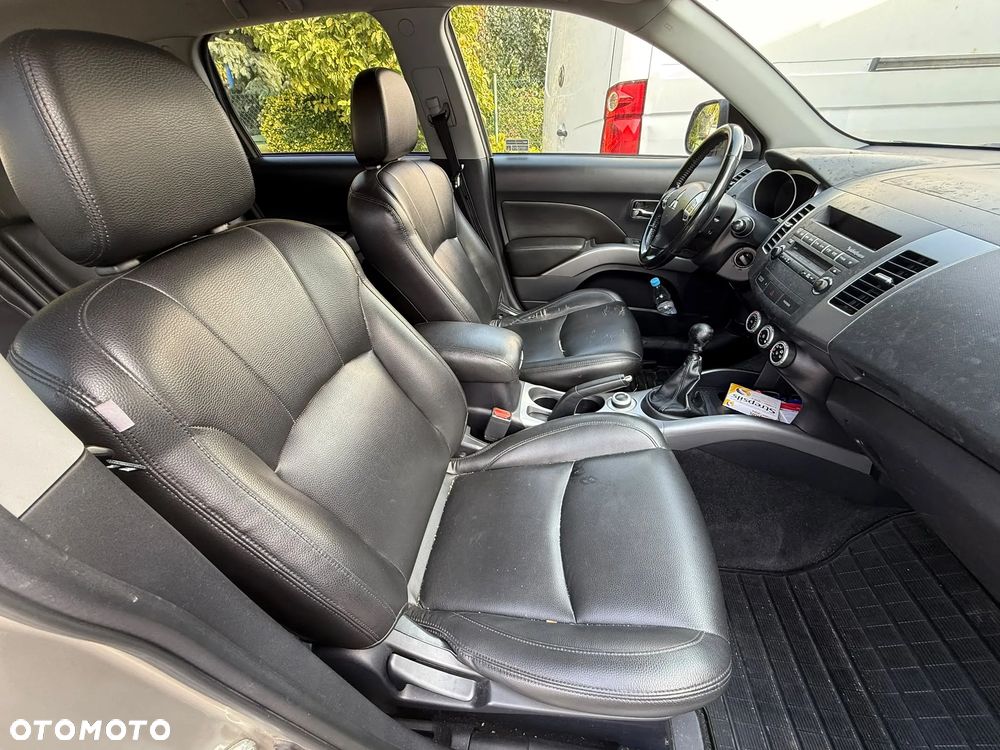 Mitsubishi Outlander - 11