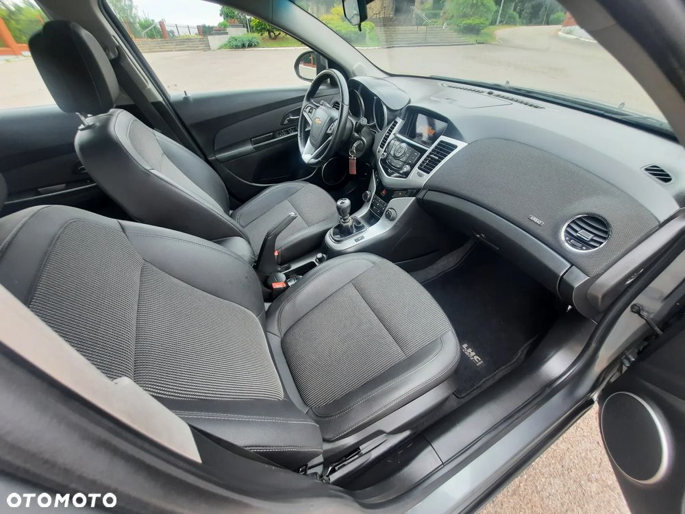 Chevrolet Cruze 1.6 LS+ - 10