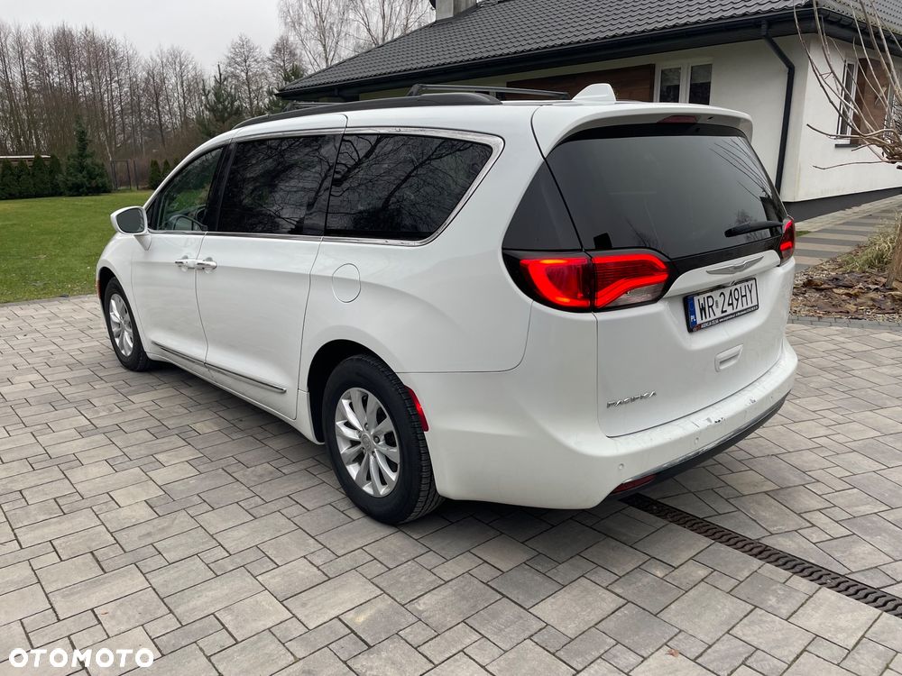 Chrysler Pacifica - 9