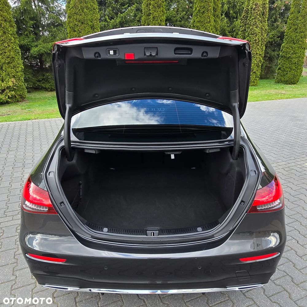 Mercedes-Benz Klasa E 220 d T 9G-TRONIC AMG Line - 18
