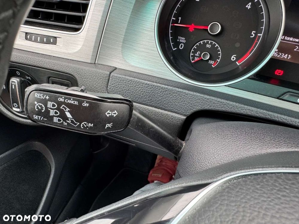 Volkswagen Golf - 11