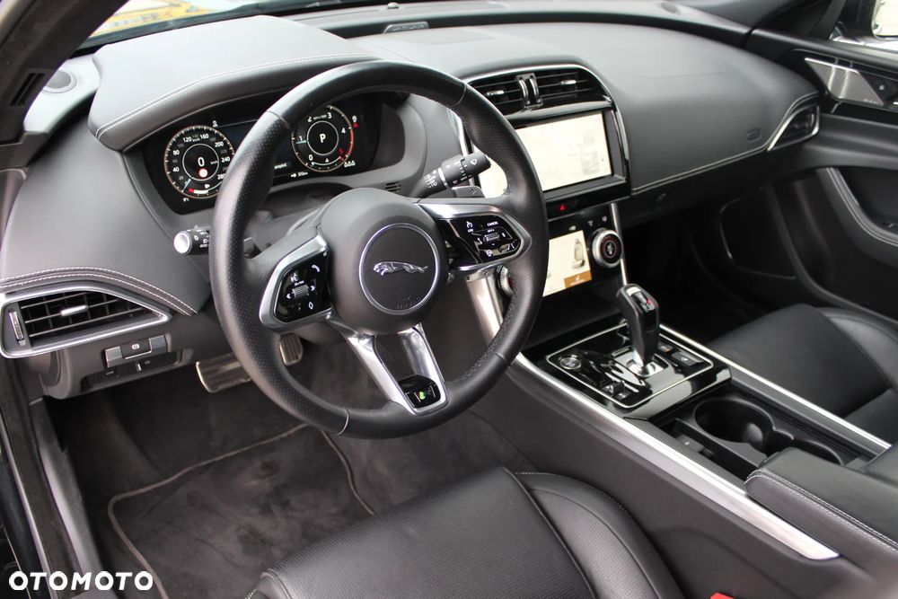 Jaguar XE - 9
