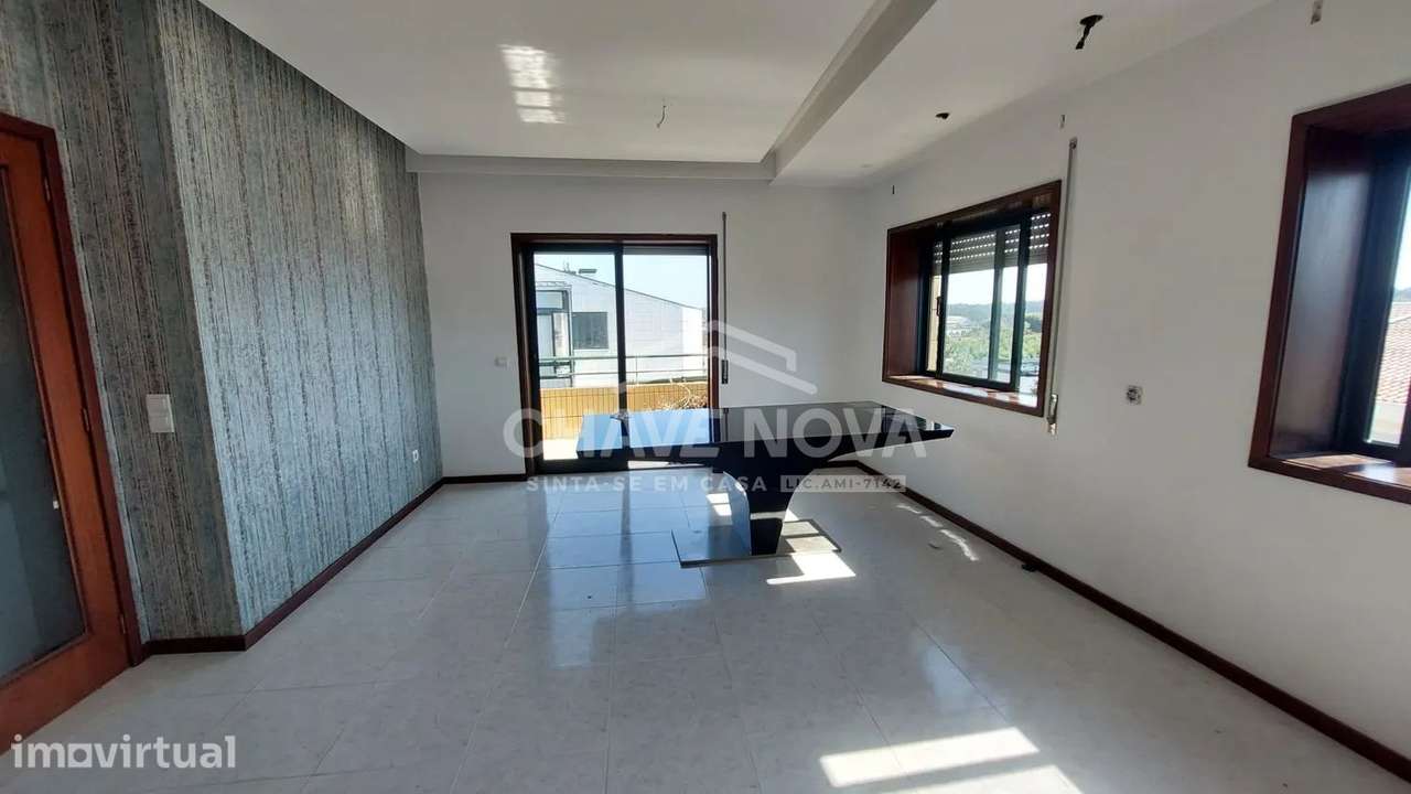 T2 no último piso com terraço e garagem fechada S. Félix da Marinha - Grande imagem: 2/30