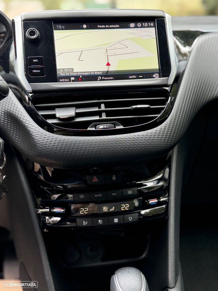 Peugeot 208 1.2 VTi Allure Auto - 10