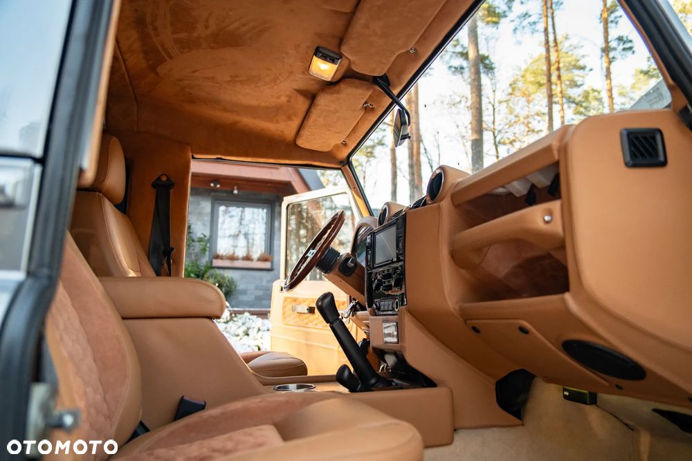 Land Rover Defender 90 Station Wagon SVX - 13
