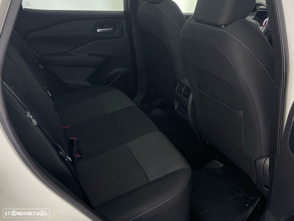 Nissan Qashqai 1.3 DIG-T N-Connecta Xtronic - 23