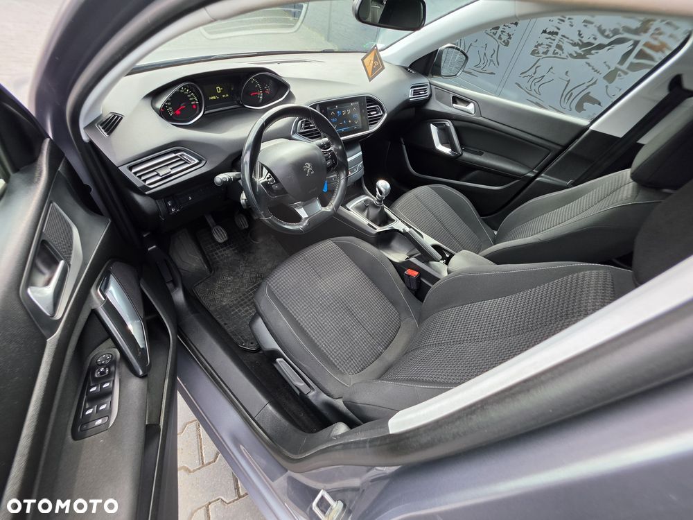 Peugeot 308 - 8